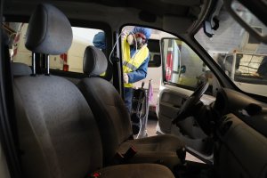 Desinfección de uno de estos vehículos.