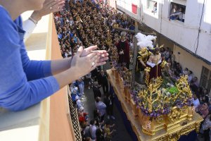 Los Ángeles invita a decorar balcones.