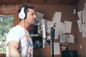 David Bisbal, durante su participación en el vídeo.