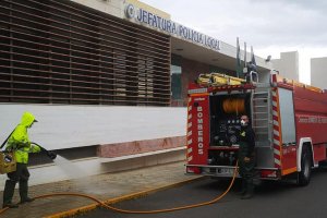Bomberos del Poniente en una de sus actuaciones.