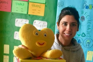 Emo tiene forma de corazón y ayuda a los niños a desarrollar su intelecto.