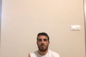 Foto que ha mandado Fran Vélez desde Grecia: entrenando en casa.