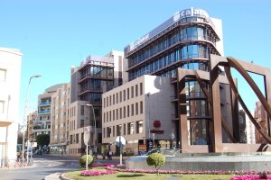 Los servicios centrales, en la Plaza de Barcelona, se han reducido al mantemiento de los servicios mínimos.