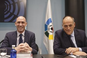 Luis Rubiales y Javier Tebas tienen que llegar a un acuerdo.
