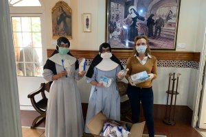 Donación de Cosentino a la Residencia de las Hermanitas de los Desamparados.