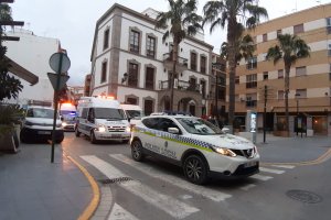 Comitiva de vehículos por las calles de Adra.