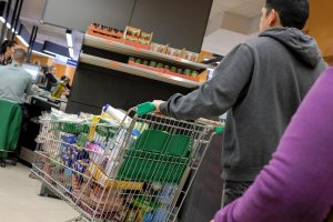 Los supermercados cambian sus horarios en Semana Santa.