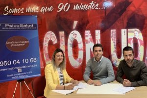 El acto de la firma en la sede de la Fundación.