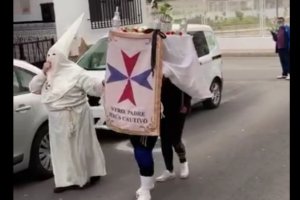 Parodia de procesión realizada en una calle de Huércal-Overa.