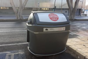 Uno de los contenedores instalados para residuos del covid-19.