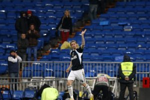 José María Gutiérrez, \'Guti\', despidiéndose del Santiago Bernabéu.