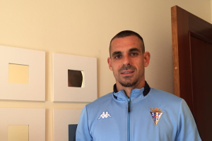 El almeriense Gabi Ramos en su casa de San Fernando.