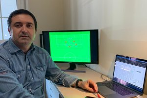 Manolo López, coordinador deportivo de La Cañada, en su despacho.