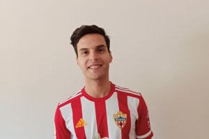 Diego Plaza con la camiseta del Almería en Madrid.