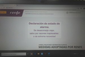 Aviso que renfe, aerolíneas y empresas de autobuses deben realizar cuando alguien pretenda comprar un billete por internet.
