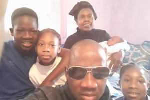 La familia Touré-Dourcure, en su casa de la barriada nijareña de El Viso.