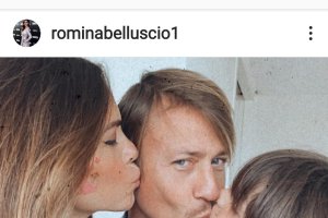 Divertida imagen del míster con su mujer y el pequeño Enzo.