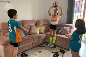 Sanidad aún no ha decidido cuándo los niños podrán salir a la calle.