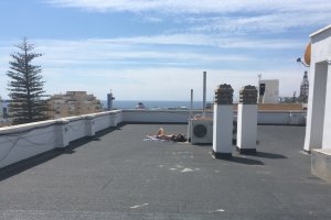 Los terraos  sirven estos días, no solo para tender la ropa, también para hacer gimnasia, mirar el horizonte o tomar el sol.