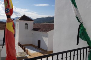 Banderas a media asta en el Ayuntamiento de Líjar.