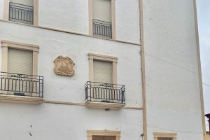 La empresa Segurponiente ha donado el dispositivo al municipio.