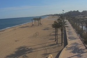 Imagen de las cámaras de vigilancia de una playa de Roquetas durante el periodo de confinamiento..
