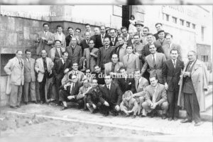 Grupo de maestros de los años de la posguerra. Los maestros de escuela hicieron una gran labor pedagógica pese a las dificultades de la época.