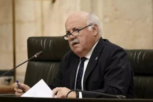 El consejero de Salud y Familias, Jesús Aguirre, comparece en la Diputación Permanente del Parlamento. Foto: Parlamento de Andalucía
