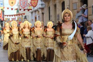 Desfile en años anteriores por las calles veratenses.