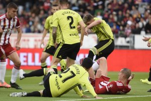 Almería y Zaragoza están luchando por la segunda posición.