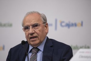 Alfonso Guerra invita a hablar a Gobierno y oposición.