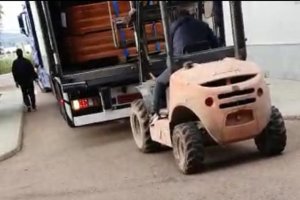 Descarga de ataúdes procedentes de Madrid en la provincia de Almería.