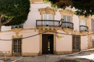 Fachada del Archivo Histórico Provincial por la Plaza Julio Alfredo Egea (Foto: Pako Manzano).
