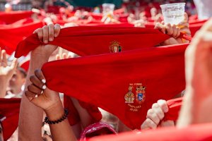 El evento, que acoge a miles de personas, no cumple con las garantías de distanciamiento social.