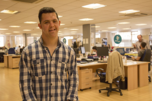 Miguel Ángel Bueno tiene un contrato indefinido en Clece