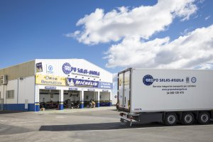 Instalaciones y parte de la flota de la empresa.