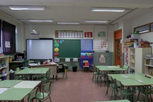 Los casos aumentan en Andalucía, donde el presidente de la Junta pide que los colegios reabran el 15 de mayo.