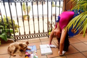 Una d elas fotos del desafío de Mojácar por el Día del Libro.