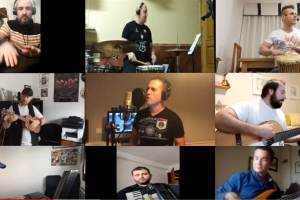 La banda almeriense interpreta grandes clásicos del pop-rock de los años ochenta.