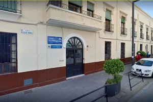 El comedor social de la calle Alcalde Muñoz casi ha duplicado el número de menús que sirve a diario a indigentes a raiz de la crisis sanitaria.