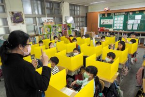 Así vuelven a las aulas los niños en China
