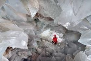 Interior de la Geoda Gigante de Pulpí.