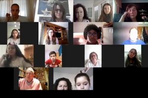 El consistorio informa de que llevará hasta las casa de los alumnos sus tareas escolares.