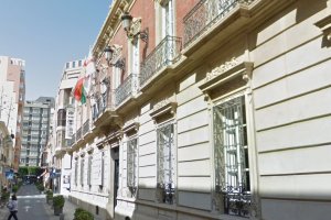 Fachada principal del Palacio de la Diputación de Almería.