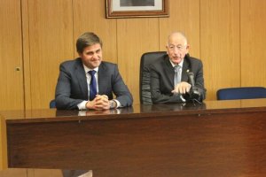 El alcalde, Gabriel Amat, junto al concejal de Empleo, José Juan Rodríguez.