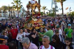 Imagen de Ginés Ruiz que muestra la devoción de Albox a la Pequeñica.