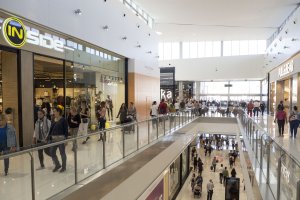 El Centro torrecárdenas emplea a 1.700 trabajadores y se encuentra ahora cerrado.