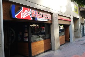 Foster\'s Hollywood en la Avenida de la Estación.