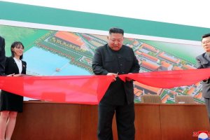 Kim estuvo acompañado por varios altos funcionarios norcoreanos, incluida su hermana Kim Yo Jon