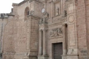 La Catedral de Almería podría reabrir sus puertas en las próximas semanas.